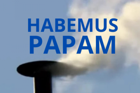 ‘Habemus Papam!’: Fumaça branca no Vaticano anuncia novo Papa